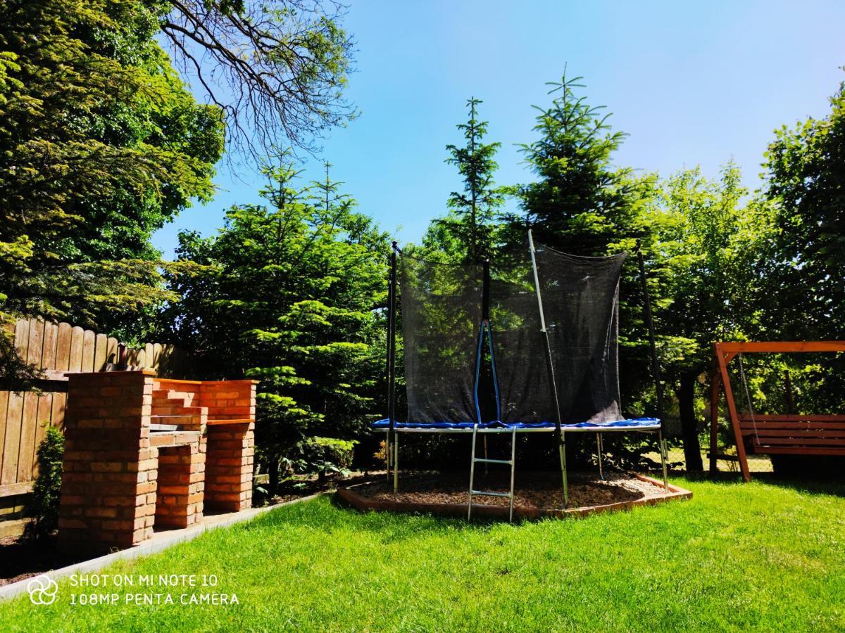 Pokoje Goscinne Pod Kasztanami Leba Exterior photo